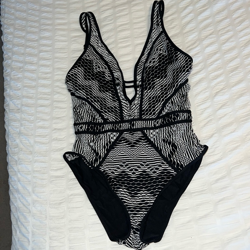 BEECA one piece